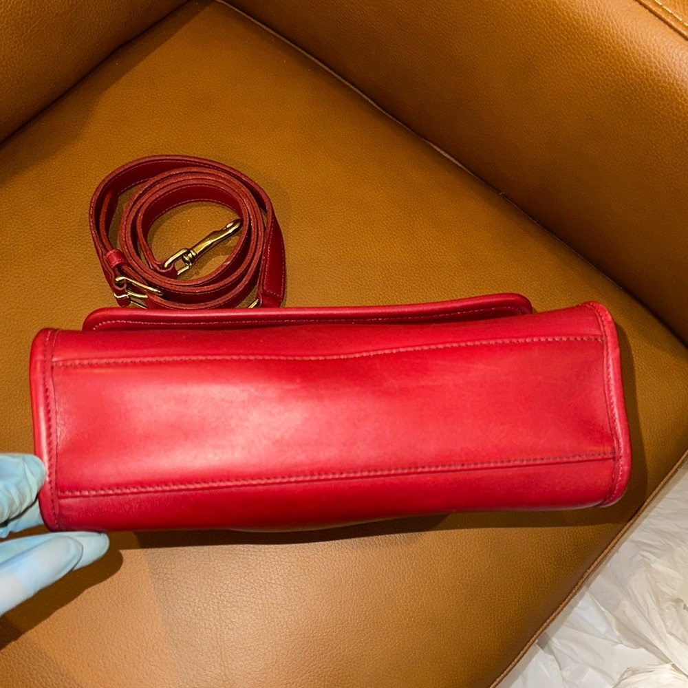 Vintage Coach Court in Red in excellent condition - Picture 4 of 8